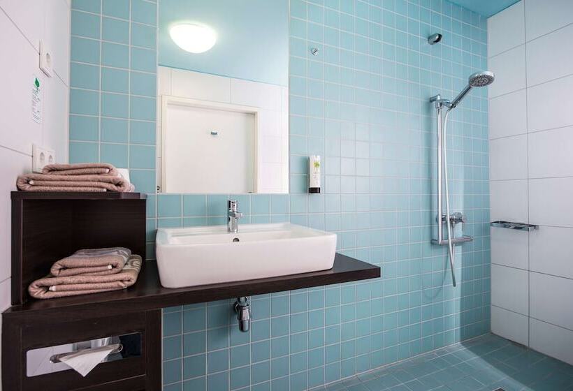 اتاق استاندارد سه تخته با چشمانداز باغ, Grenzfall