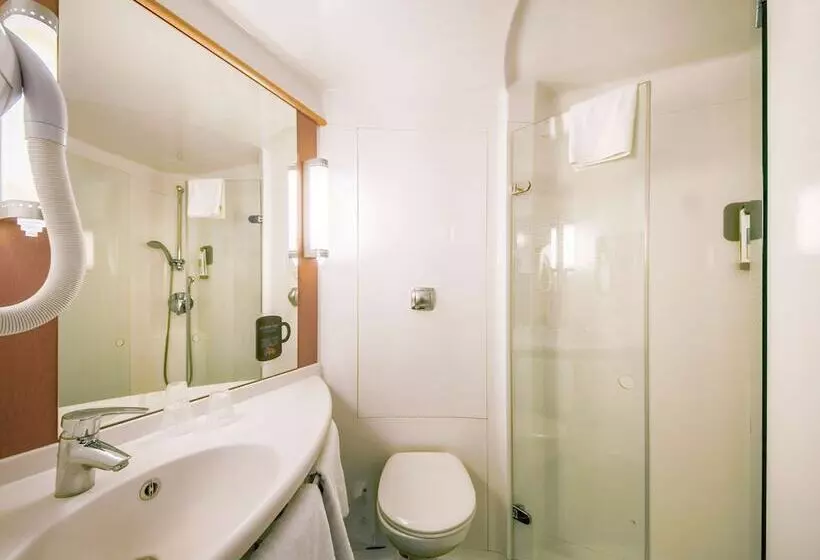اتاق استاندارد با تخت دوبل, Ibis Sarlat Centre