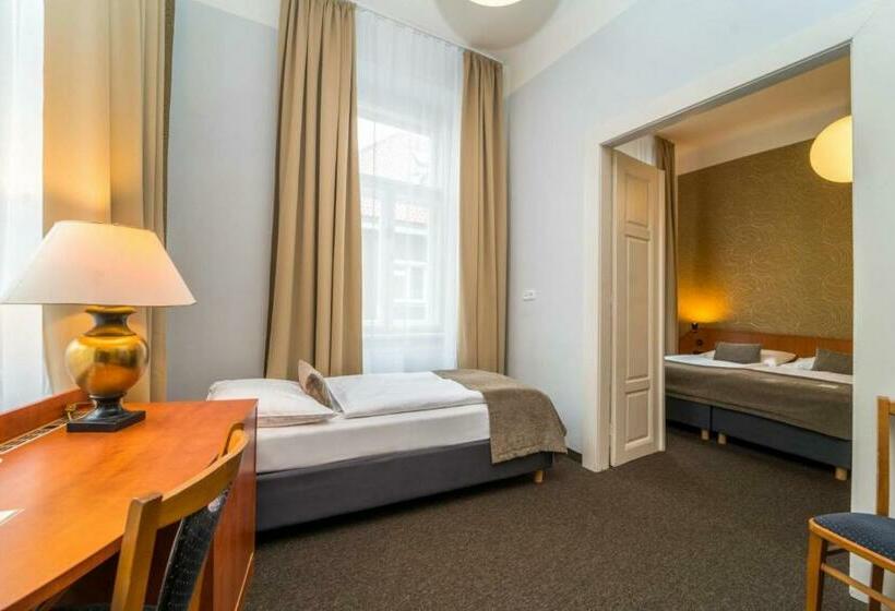 غرفة قياسية ثلاثية, Metropolitan Old Town Hotel   Czech Leading Hotels