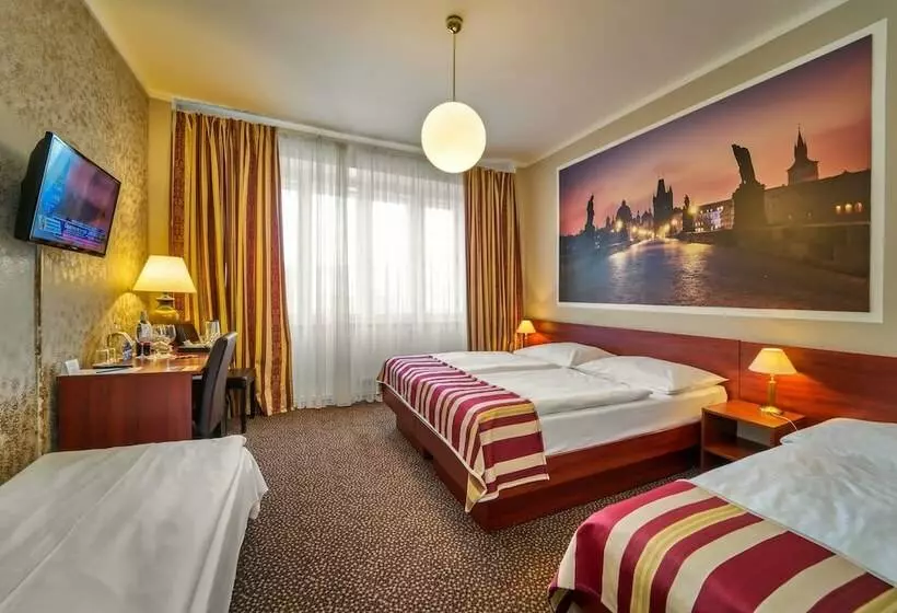 Standard Neljän Hengen Huone, Metropolitan Old Town Hotel Czech Leading Hotels