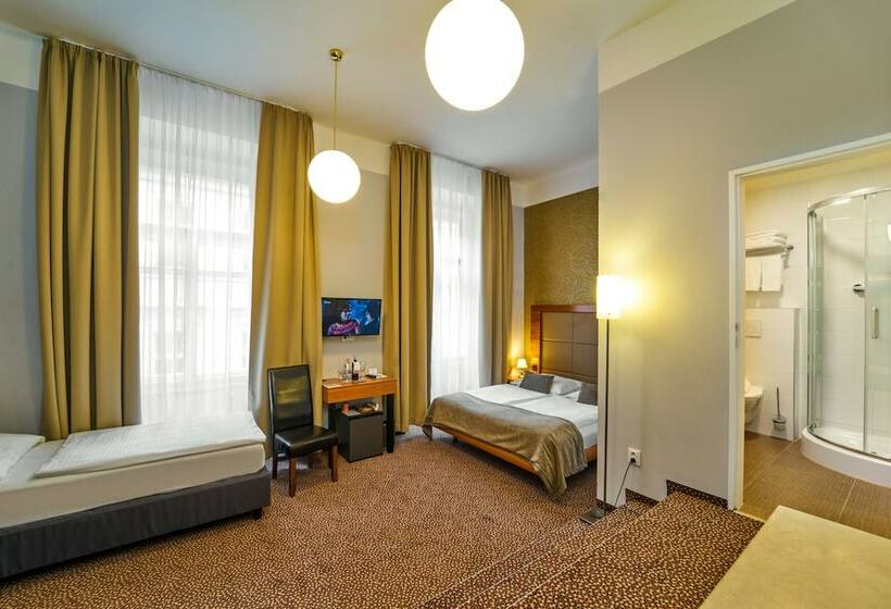 Quarto Quádruplo Estandar, Metropolitan Old Town Hotel   Czech Leading Hotels