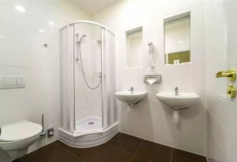 Standard Neljän Hengen Huone, Metropolitan Old Town Hotel Czech Leading Hotels