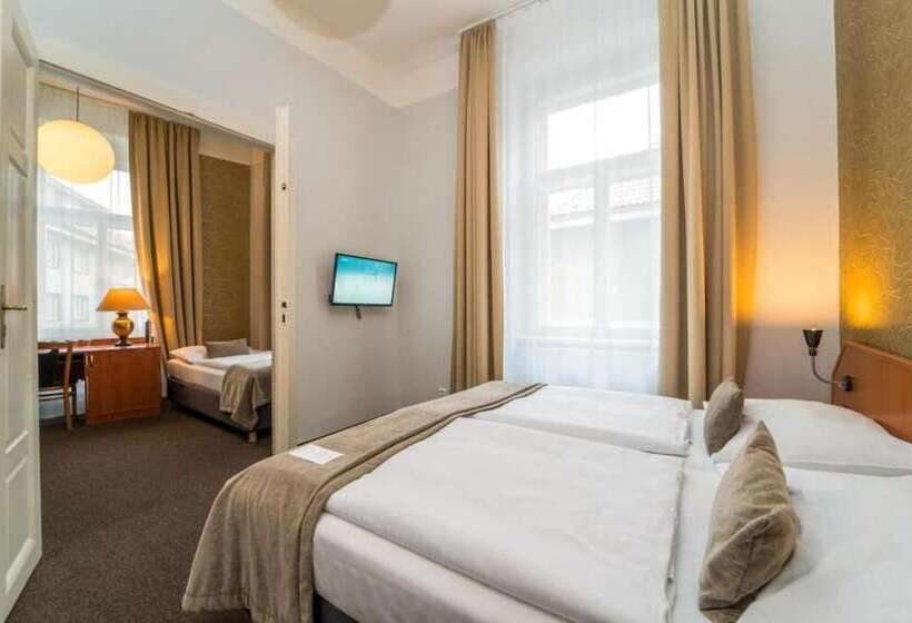 غرفة قياسية رباعية, Metropolitan Old Town Hotel   Czech Leading Hotels