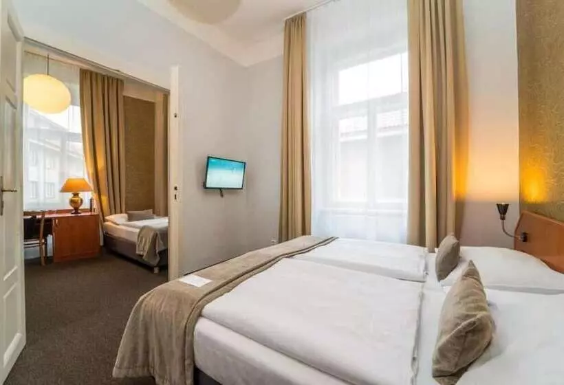 Standard Neljän Hengen Huone, Metropolitan Old Town Hotel Czech Leading Hotels
