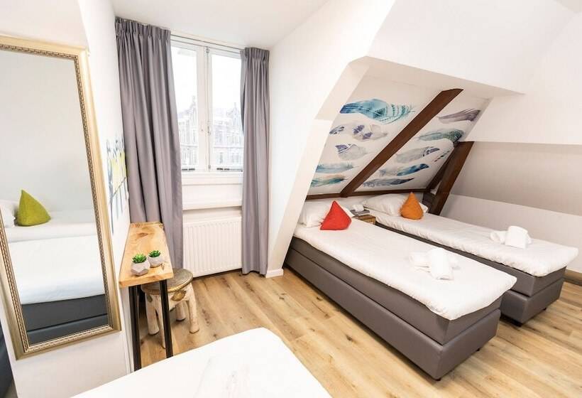 اتاق خانوادگی, Pagi