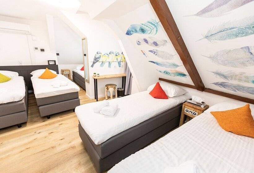 اتاق خانوادگی, Pagi