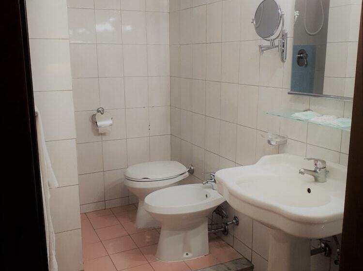 חדר סטנדרט לארבעה, Sweet Home