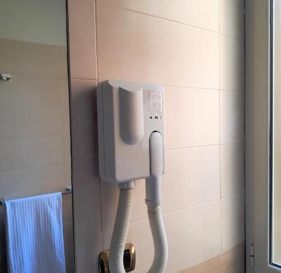 חדר סטנדרט לארבעה, Sweet Home