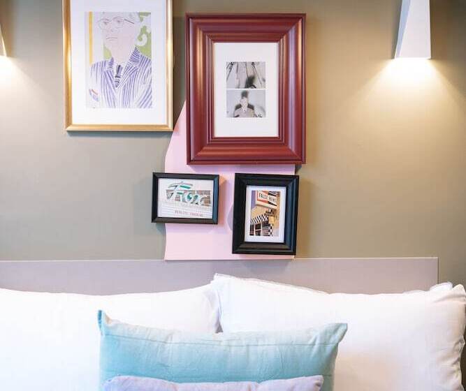 Standart Oda, The Warwick By Nestor