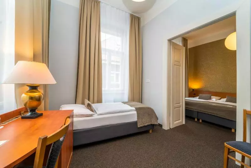 Standard Kolmen Hengen Huone, Metropolitan Old Town Hotel Czech Leading Hotels