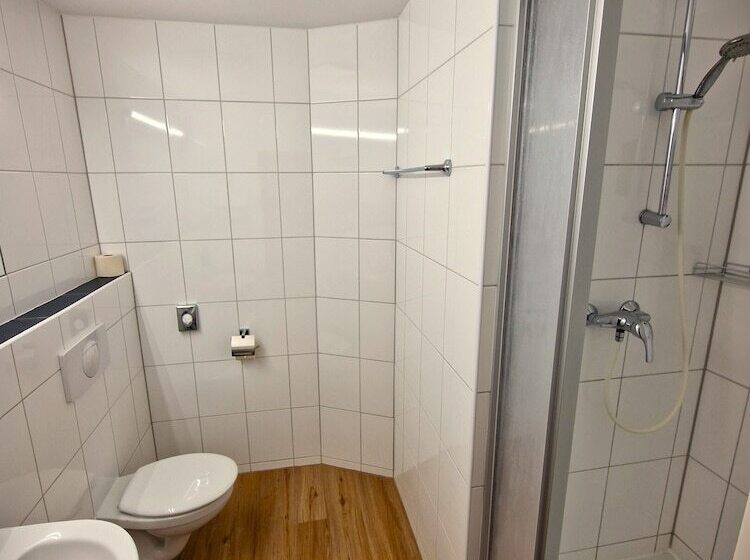 اتاق استاندارد, Mikon Eastgate