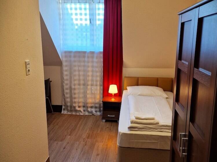 اتاق استاندارد یک نفره, Mikon Eastgate