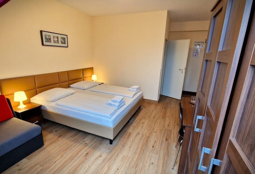 اتاق خانوادگی, Mikon Eastgate