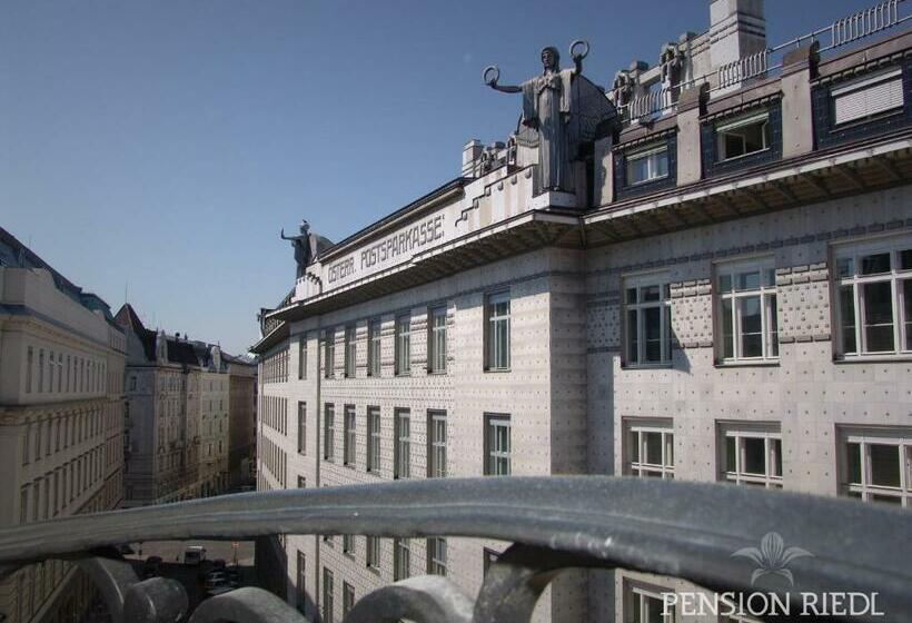 اتاق اکونومی, Pension Riedl