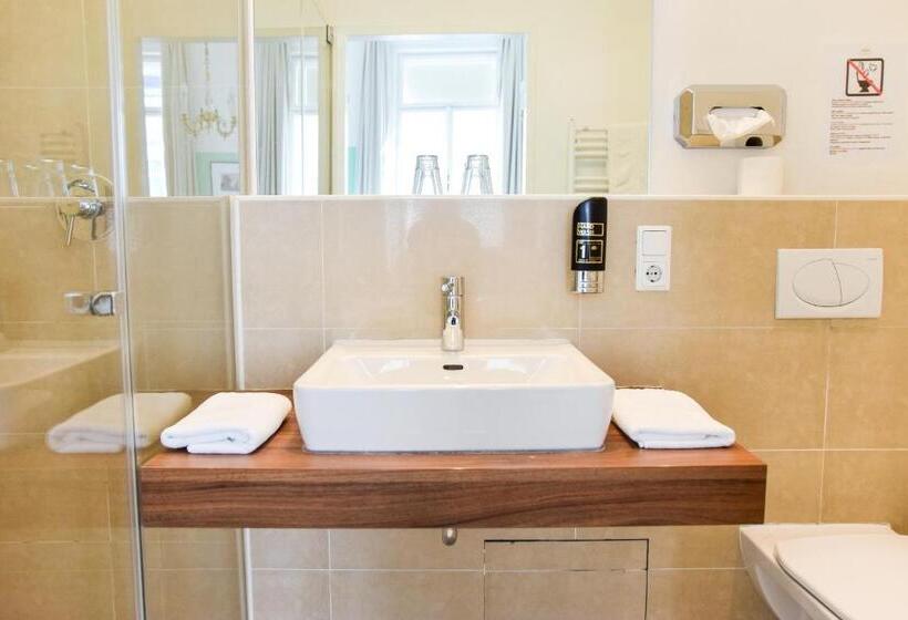 اتاق استاندارد یک نفره, Pension Riedl