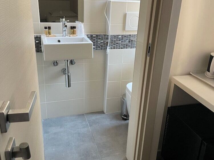 스탠다드 싱글 룸, Anna Livia