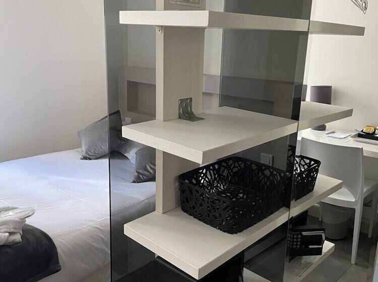 스탠다드 싱글 룸, Anna Livia