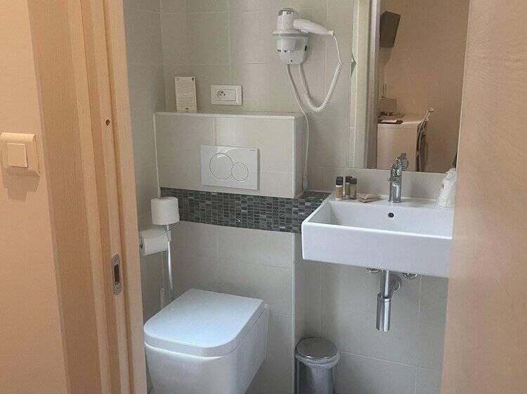 스탠다드 룸, Anna Livia