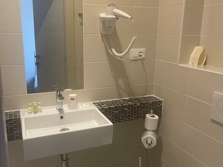 스탠다드 룸, Anna Livia