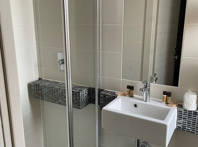 스탠다드 룸, Anna Livia