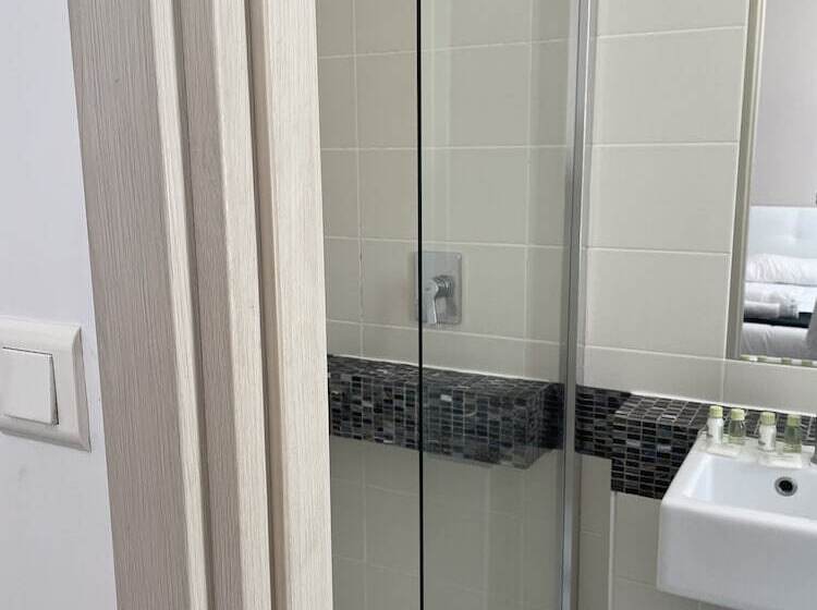 스탠다드 트리플 룸, Anna Livia