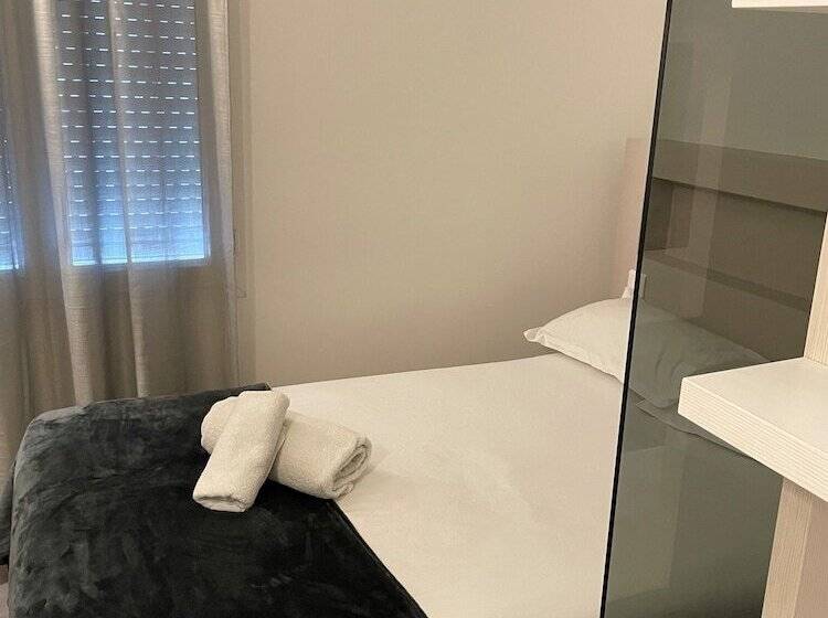 스탠다드 싱글 룸, Anna Livia