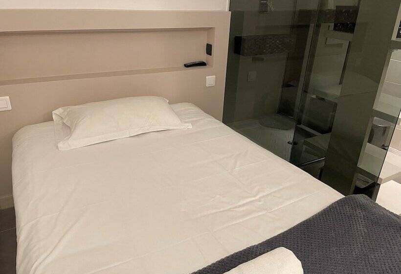 스탠다드 싱글 룸, Anna Livia