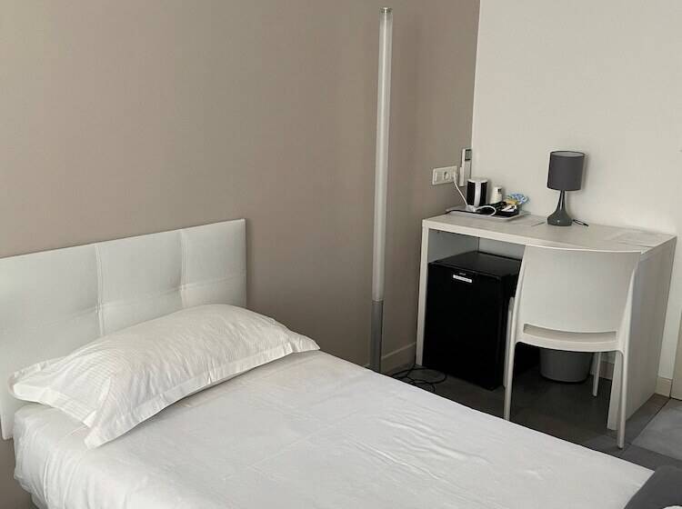 스탠다드 트리플 룸, Anna Livia