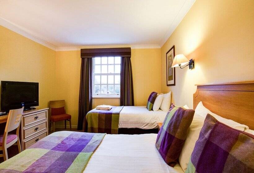 חדר משפחתי, Barony Castle