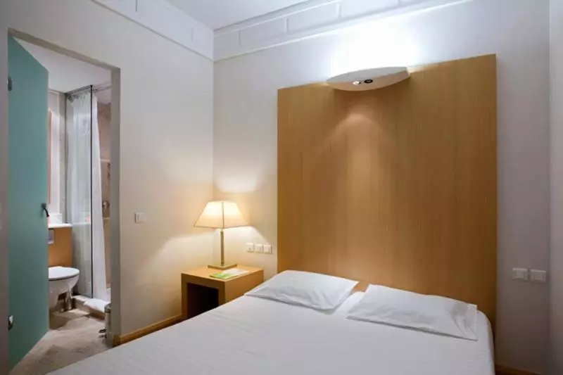 Standard Kolmen Hengen Huone, Central