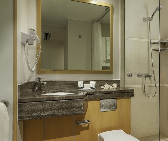 이코노미 룸, Central