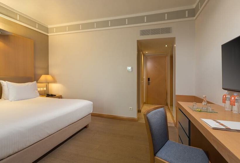 이코노미 룸, Central