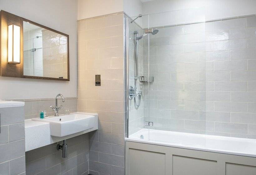 Номер Стандарт, De Vere Latimer Estate