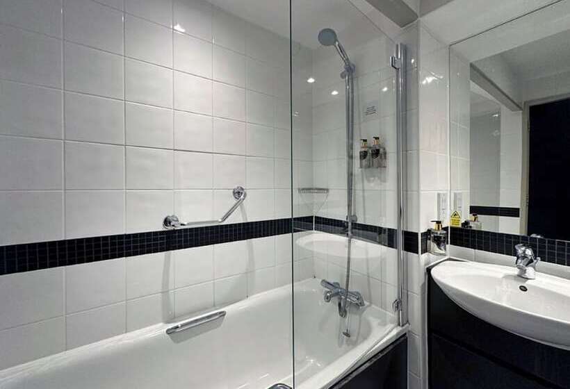 Номер Стандарт Индивидуальный, De Vere Latimer Estate