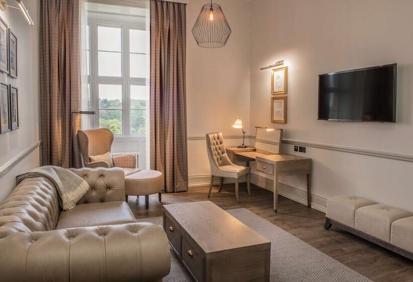 Полулюкс, De Vere Latimer Estate