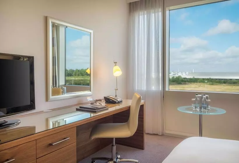 ジュニアスイート, Hilton Reading