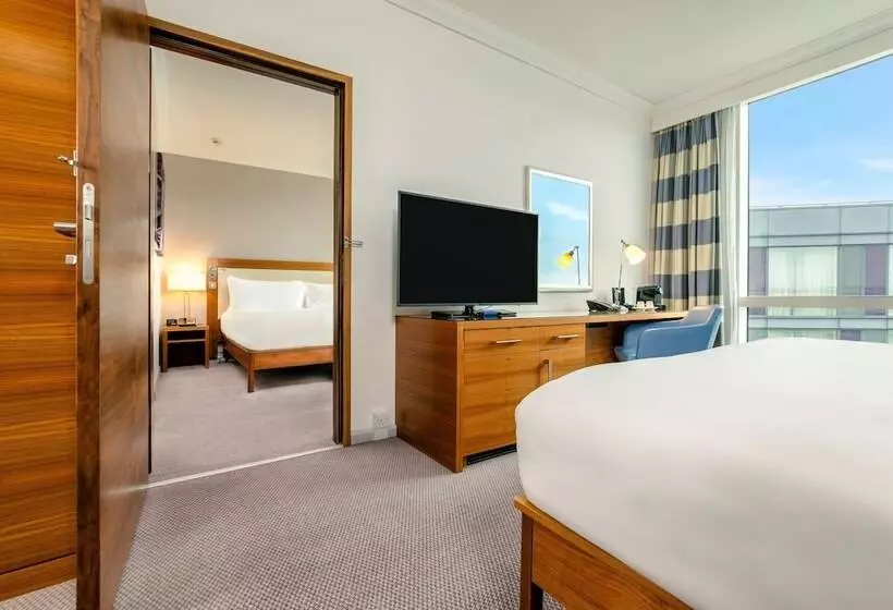 ファミリールーム, Hilton Reading
