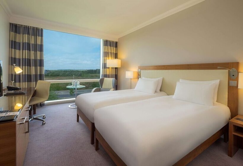 Quarto Estandar para Deficientes Físicos, Hilton Reading