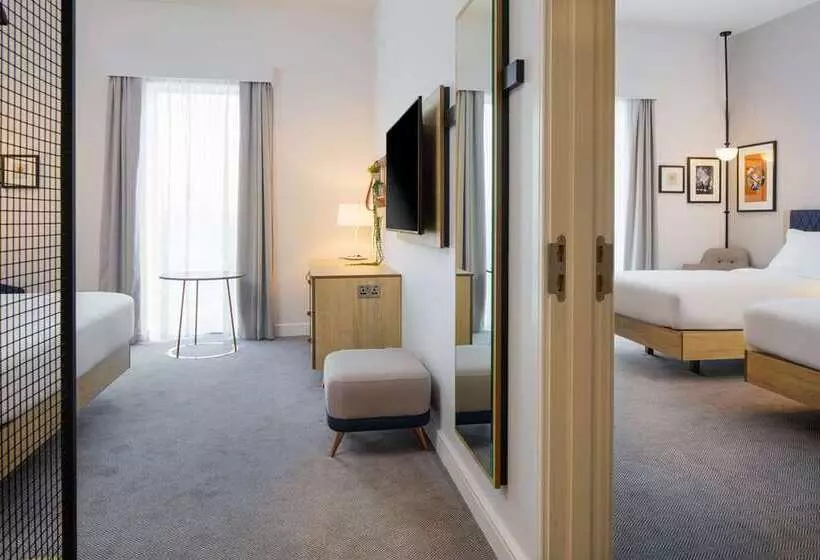 身障者適用スタンダードルーム, Hilton Reading