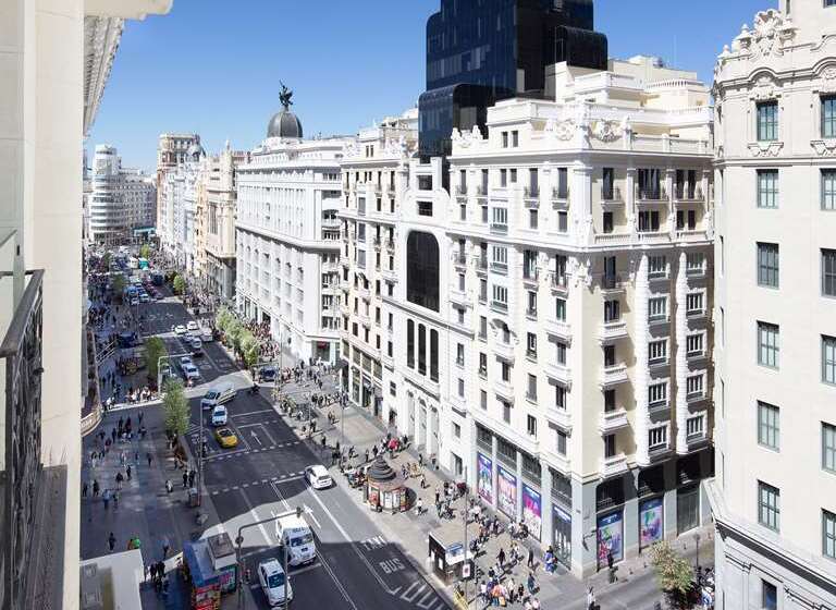 Номер Стандарт, Hilton Reading