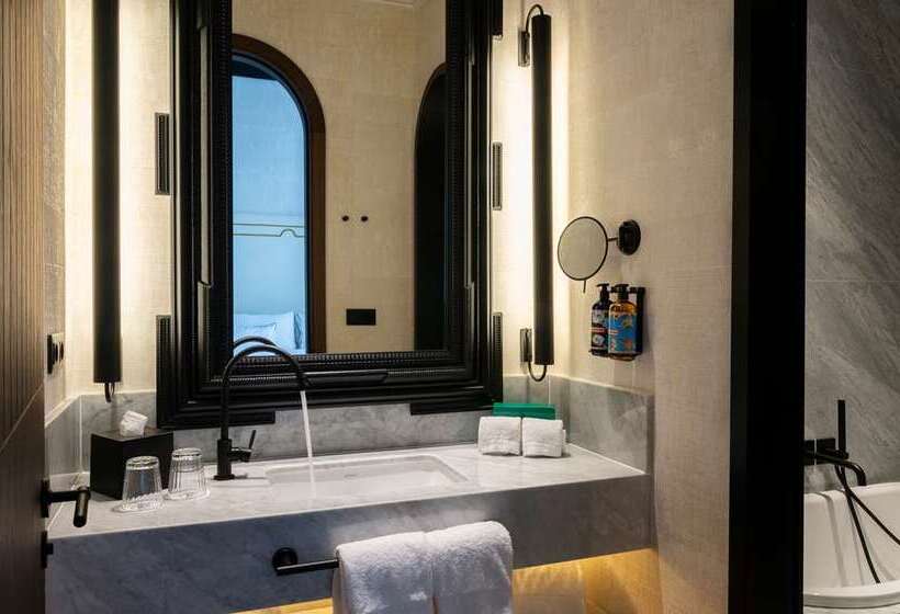 Номер Стандарт, Hilton Reading