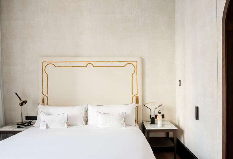 Номер Стандарт, Hilton Reading