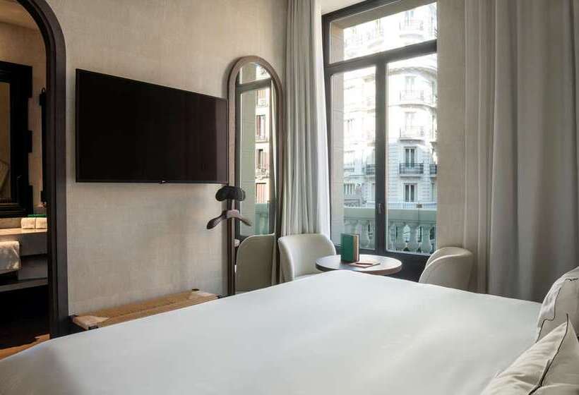 Quarto Estandar, Hilton Reading