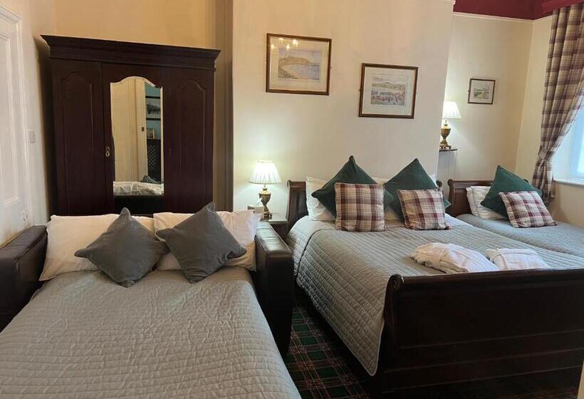 غرفة عائلية, Mansion House