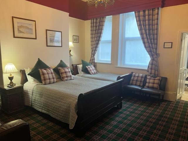 غرفة عائلية, Mansion House