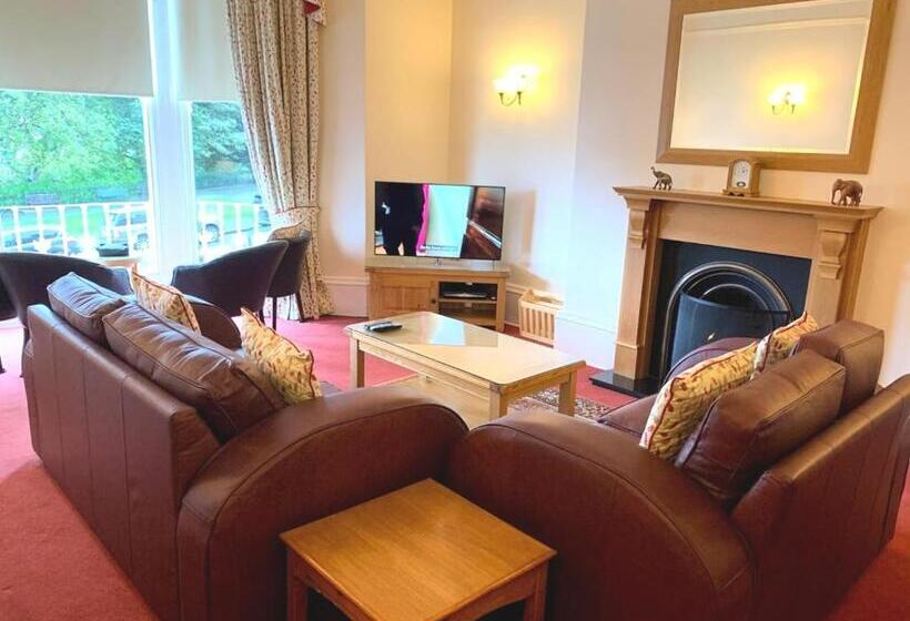 شقة غرفة واحدة مطلة على البحر, Mansion House