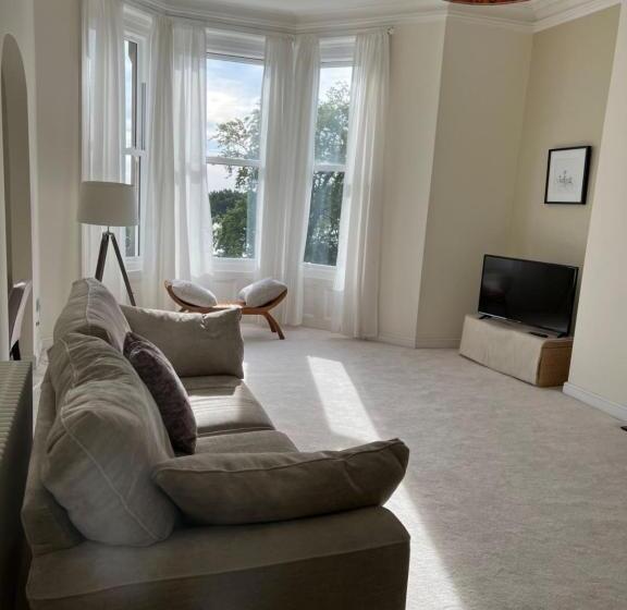 شقة غرفة واحدة مطلة على البحر, Mansion House