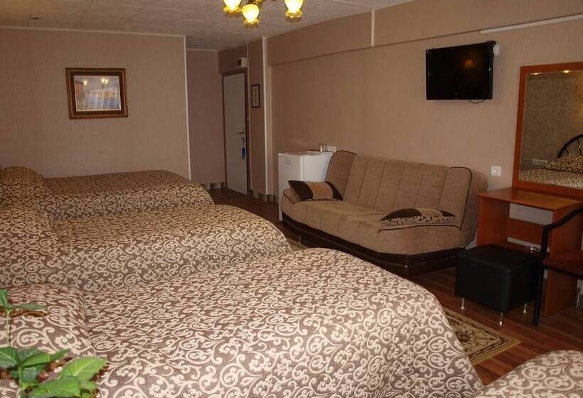 اتاق خانوادگی, Nezih Istanbul