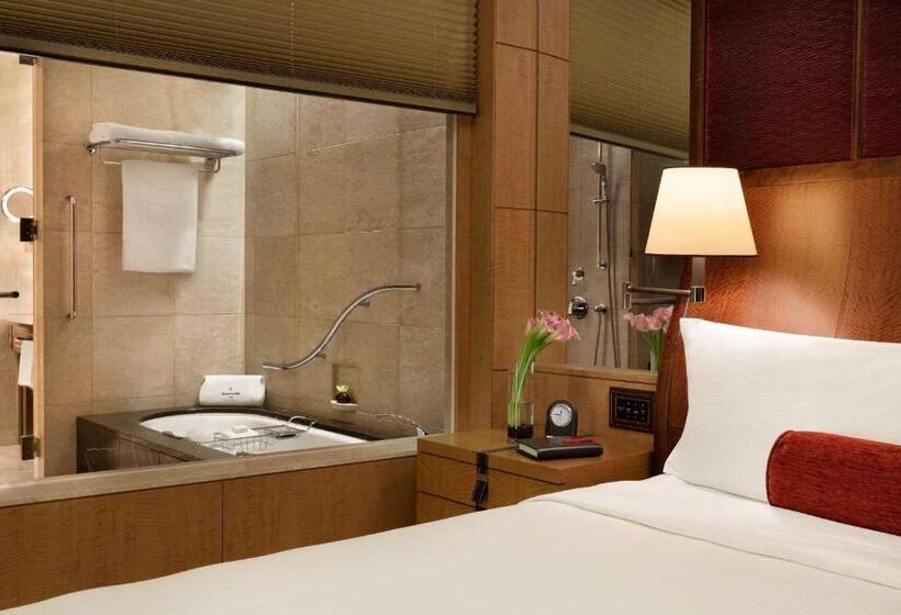 חדר דחוקס עם מיטת קינג, Shangrila Tokyo