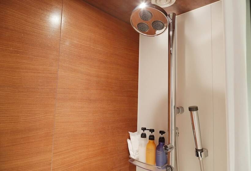 غرفة ديلوكس, The B Ikebukuro